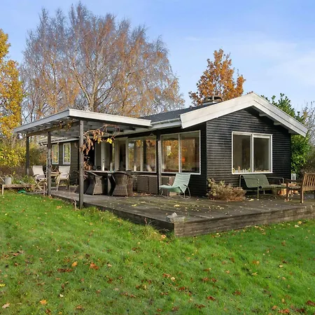 Cozy Summer House Near Hébergement de vacances *