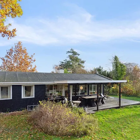 Cozy Summer House Near Vejby
