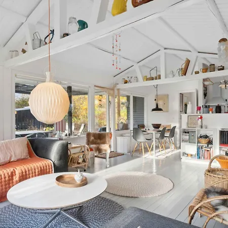 Cozy Summer House Near