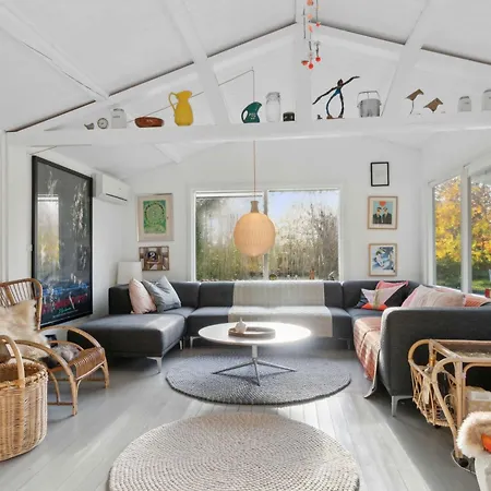 Cozy Summer House Near Vejby