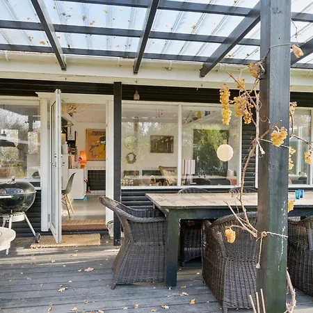 Cozy Summer House Near Hébergement de vacances *